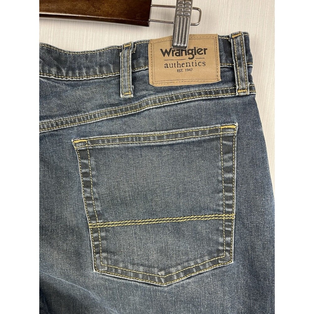 Wrangler Authentics Mens 38x30 Dark Wash Jeans Stretch Denim Workwear - Picture 6 of 13